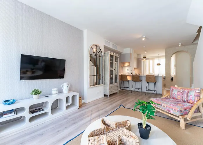 Malagasuite Duplex With Parking Apartman *